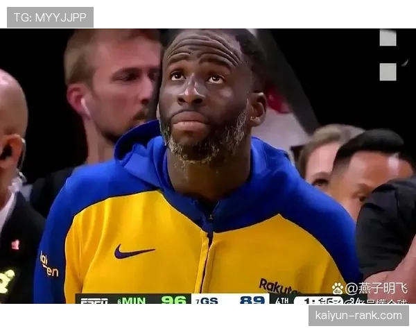 拉人犯规为何有时不吹?裁判判罚的三个关键尺度 拉人犯规为何有时不吹?裁判判罚的三个关键尺度
